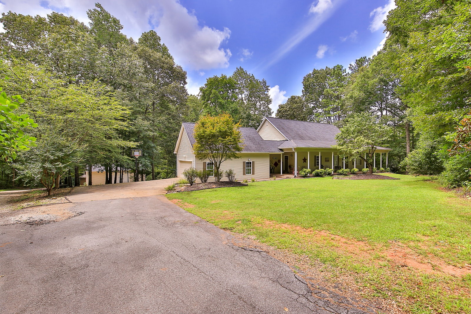 Glide Tour of 570 McCready Drive, Dallas, 30157