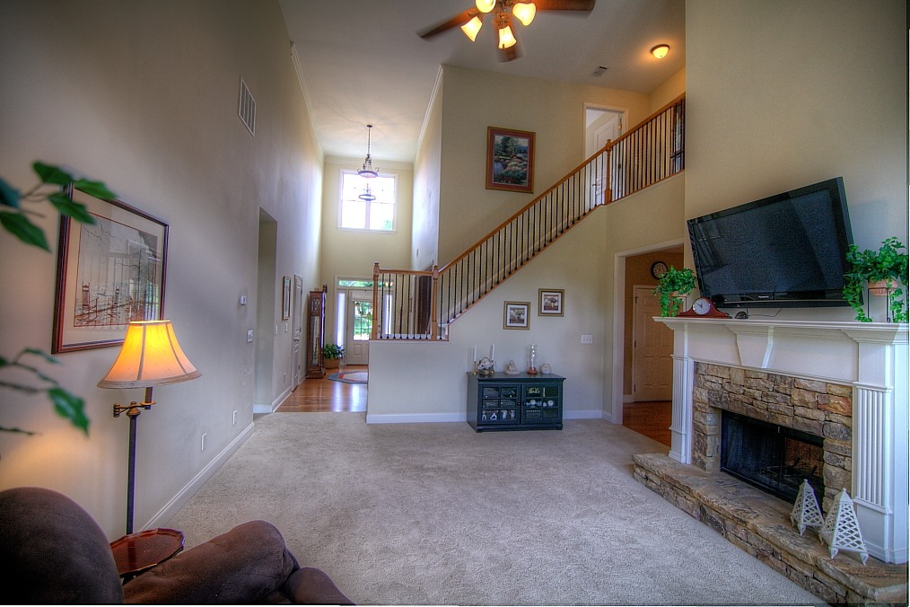 Glide Tour of 6010 Stillwater Place, Flowery Branch, 30542