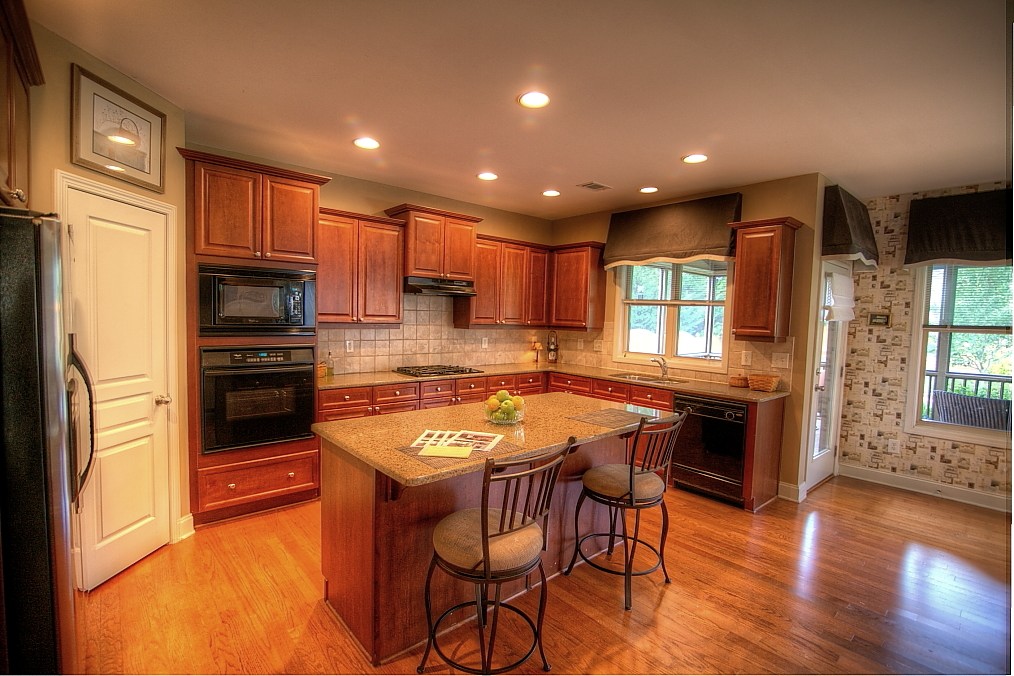 Glide Tour of 6010 Stillwater Place, Flowery Branch, 30542