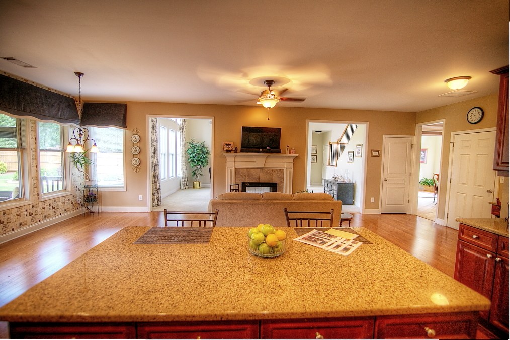 Glide Tour of 6010 Stillwater Place, Flowery Branch, 30542