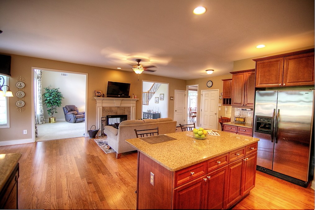 Glide Tour of 6010 Stillwater Place, Flowery Branch, 30542