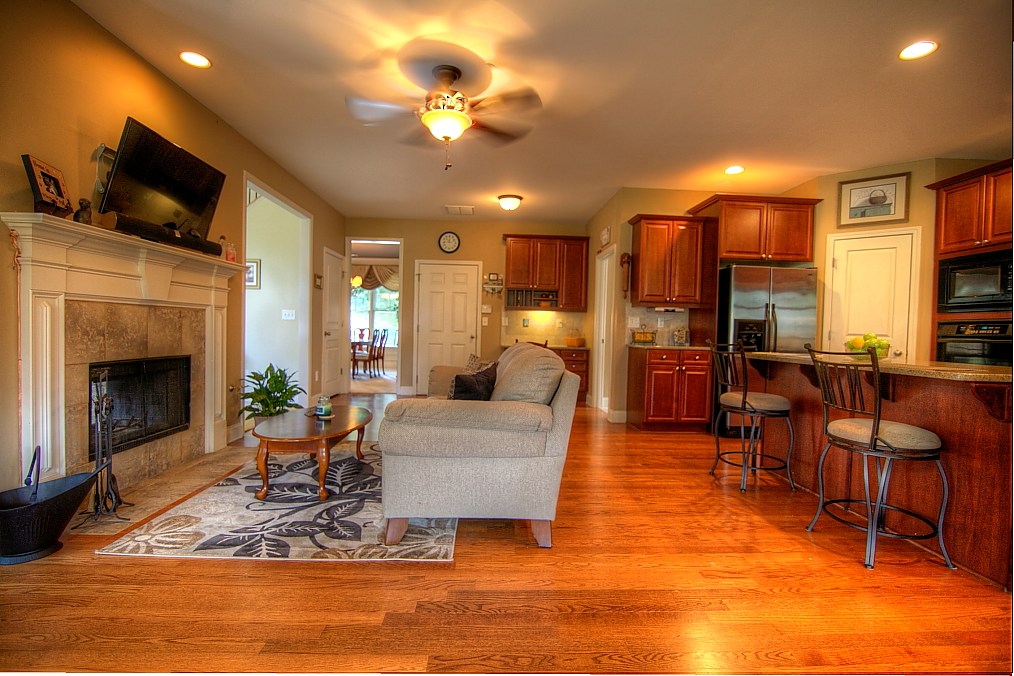 Glide Tour of 6010 Stillwater Place, Flowery Branch, 30542