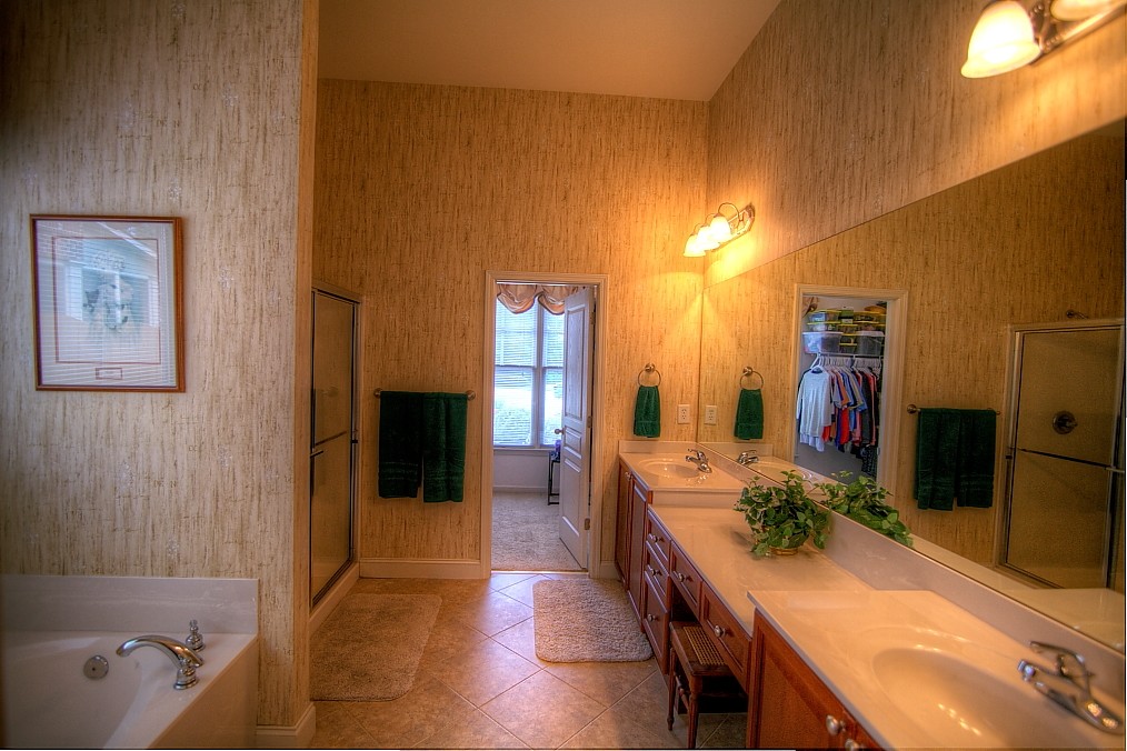 Glide Tour of 6010 Stillwater Place, Flowery Branch, 30542