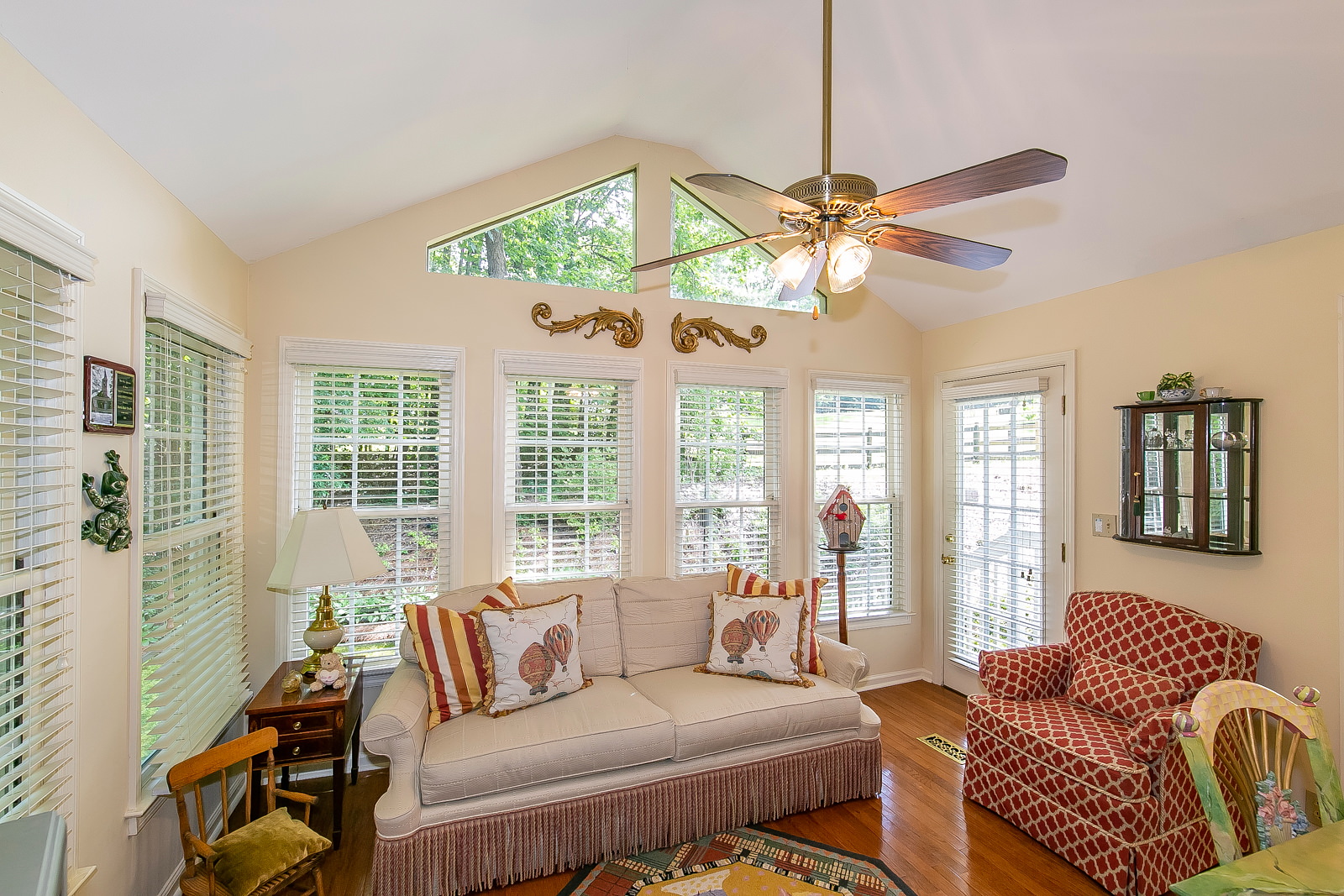 Glide Tour of 2621 Loring Rd, Kennesaw, 30152