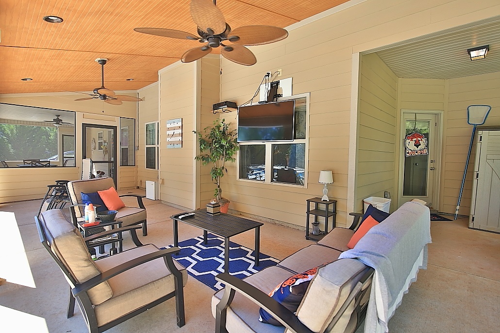 Glide Tour of 32 Coggins Farm Ln, Newnan, 30265