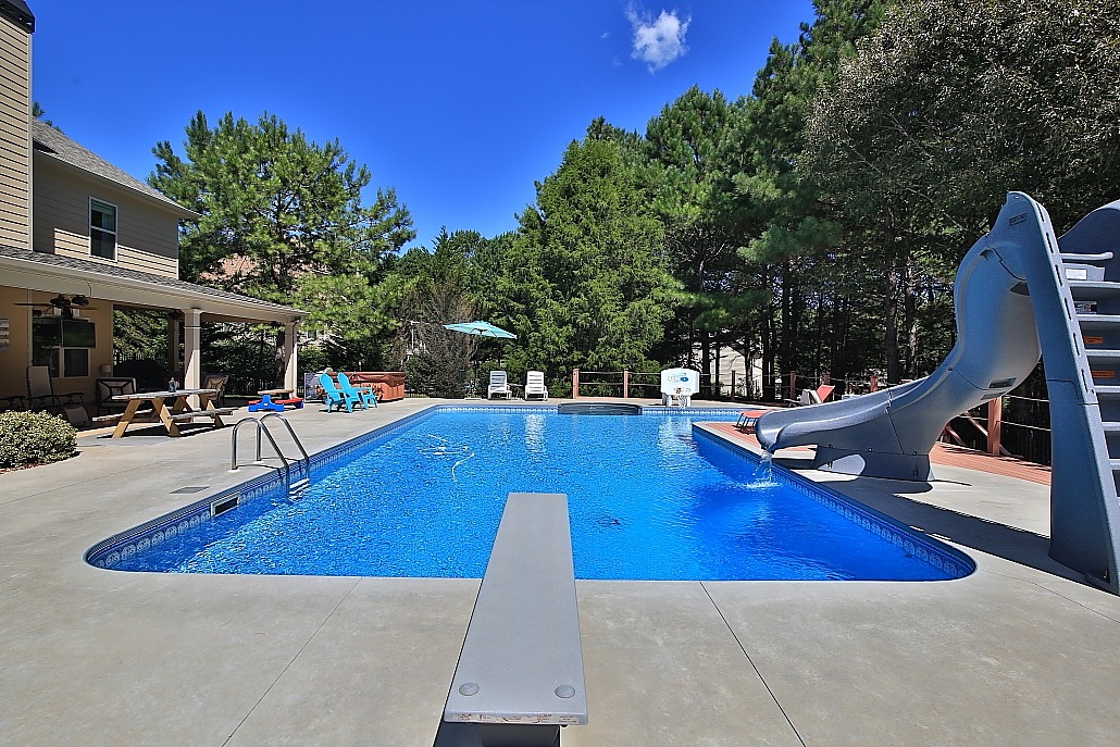 Glide Tour of 32 Coggins Farm Ln, Newnan, 30265