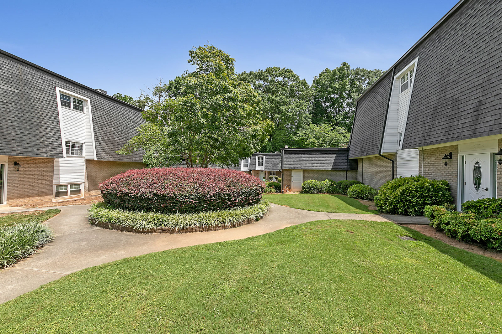 Glide Tour of 5235 Chemin De Vie, Sandy Springs, 30342