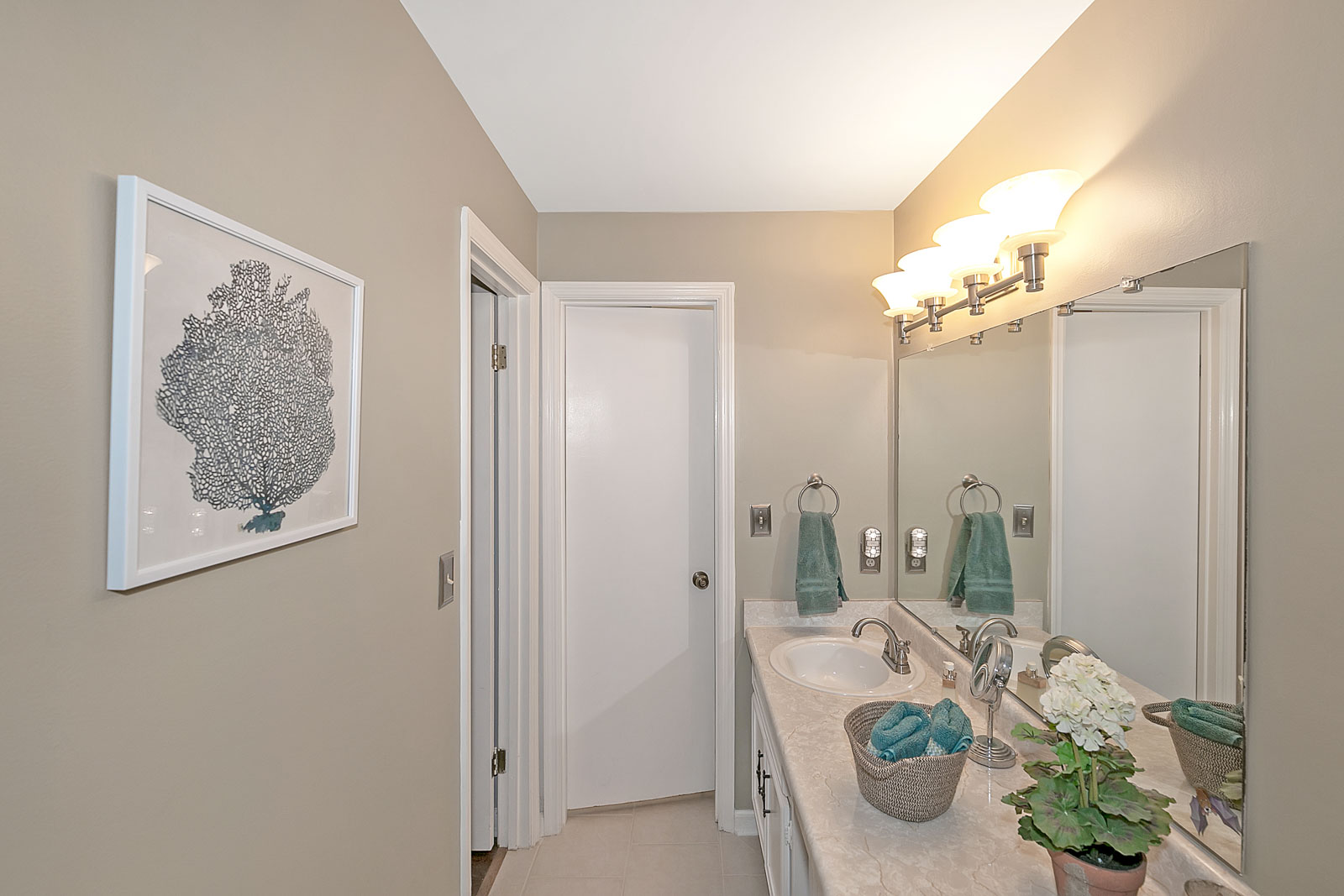 Glide Tour of 5235 Chemin De Vie, Sandy Springs, 30342