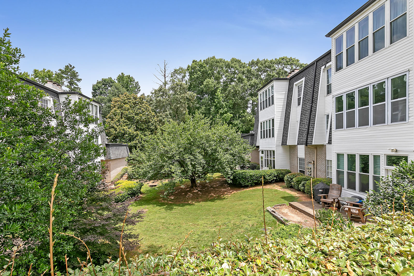 Glide Tour of 5235 Chemin De Vie, Sandy Springs, 30342